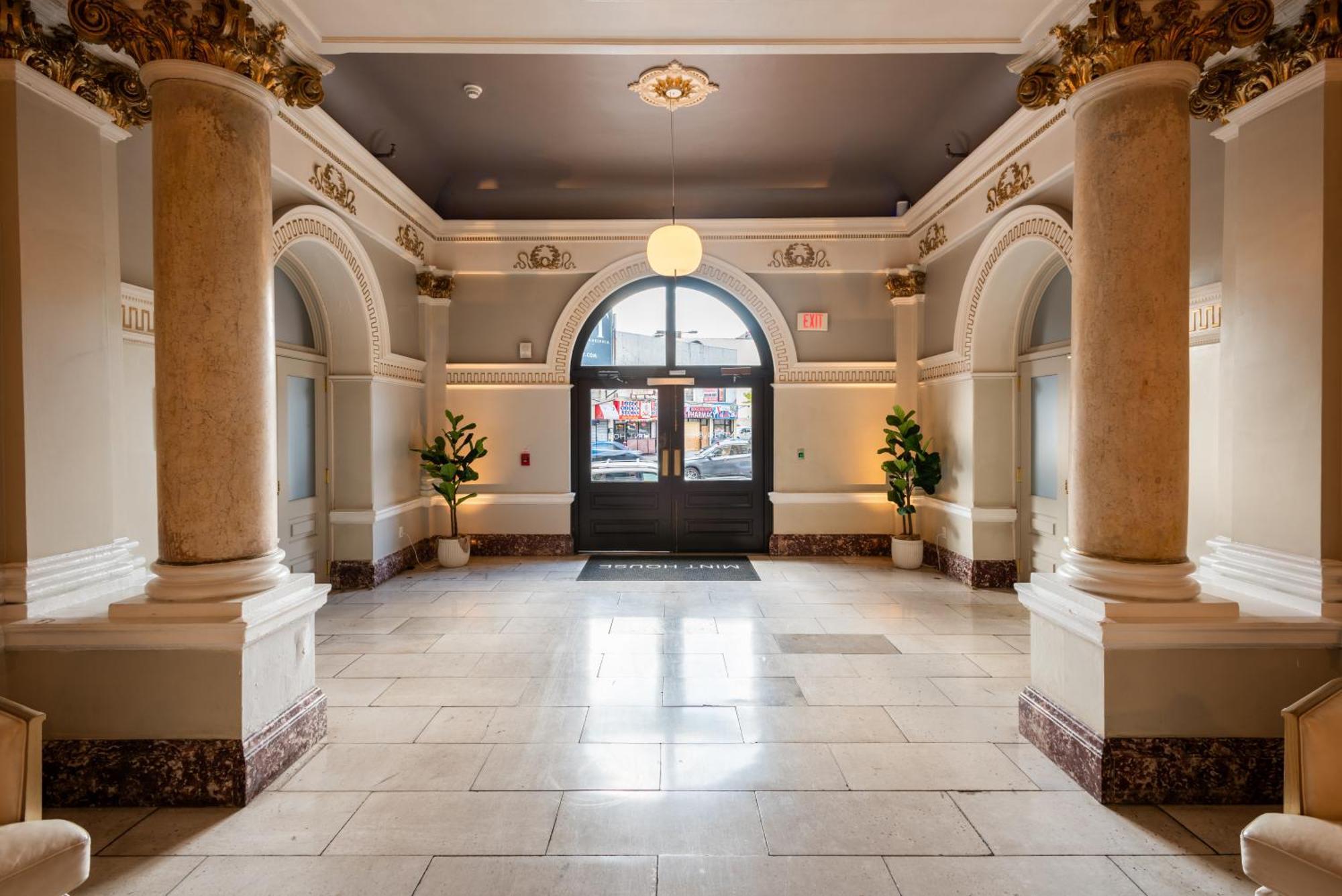 Mint House At The Divine Lorraine Hotel - Philadelphia Buitenkant foto